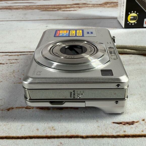 Sony Cyber-shot 8.1 MP DSC-W100 Digital Camera Silver 3x Zoom Compact parts - Picture 6 of 8
